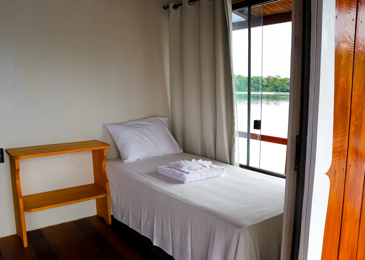 Bedroom with a river-view window in a floating cabin
