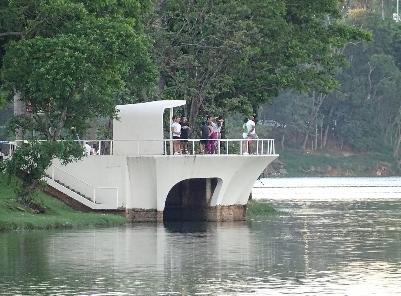 Oscar Niemeyer's curved São Francisco church reflected in the Pampulha lake, Belo Horizonte