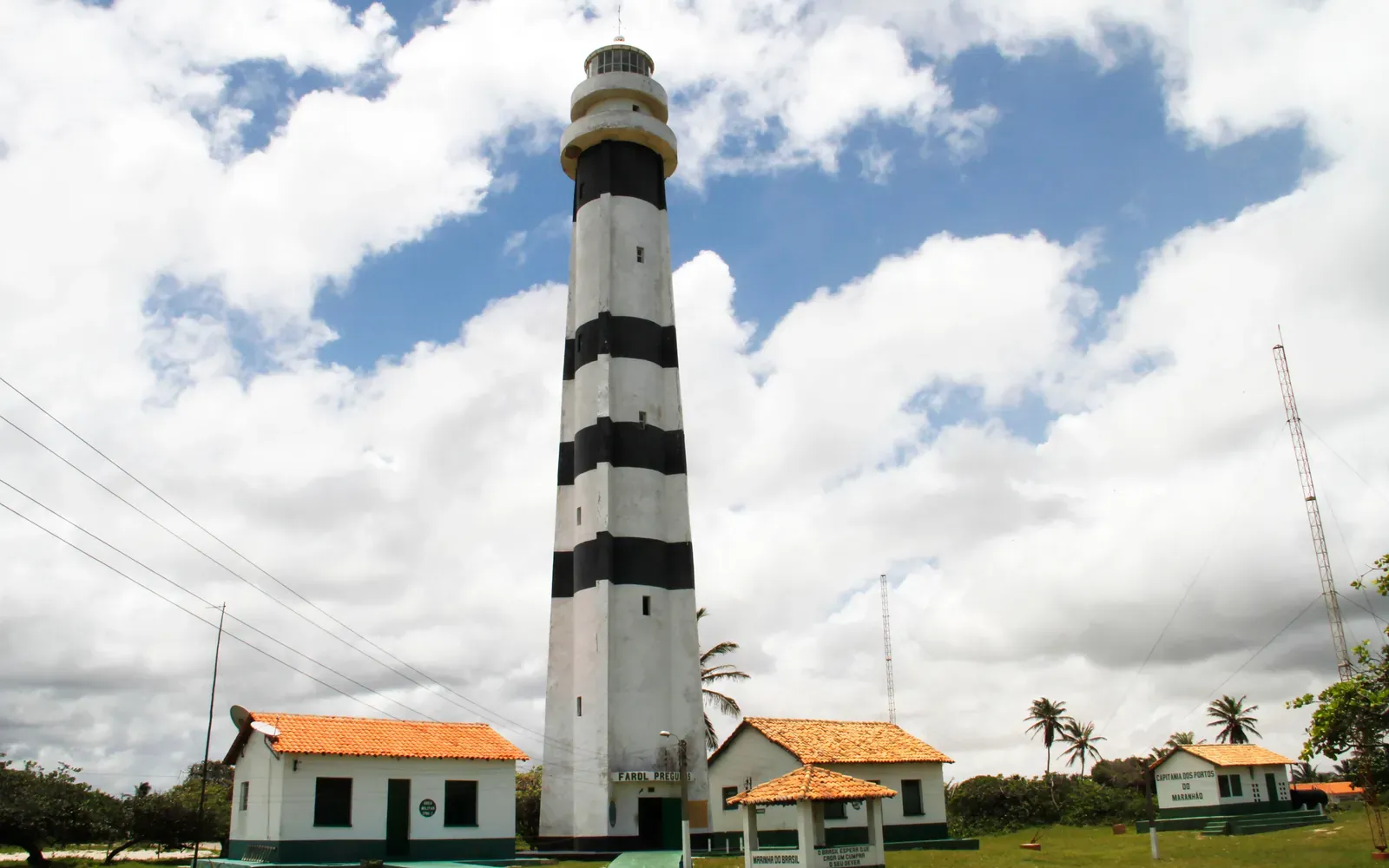 The black-and-white striped Mandacaru lighthouse standing over its keeper’s cottages
