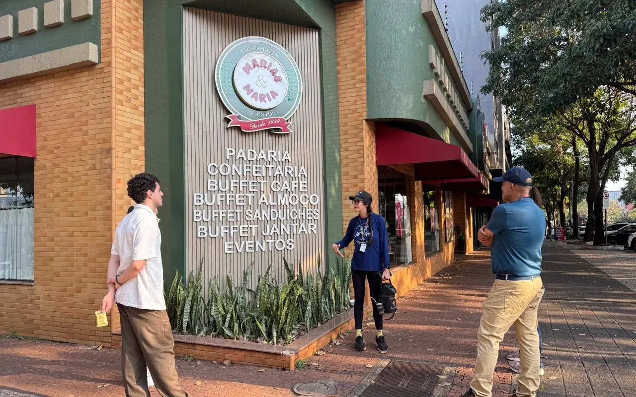 A bakery and buffet frontage on a tree-lined street in the centre of Foz do Iguaçu